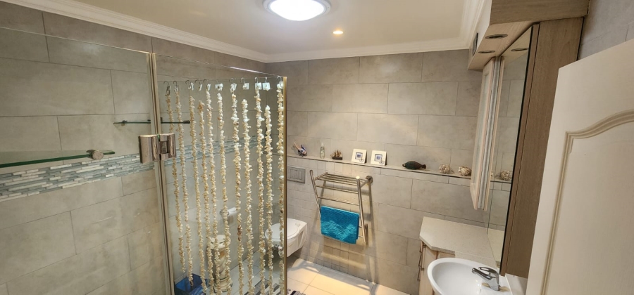 6 Bedroom Property for Sale in Herolds Bay Western Cape